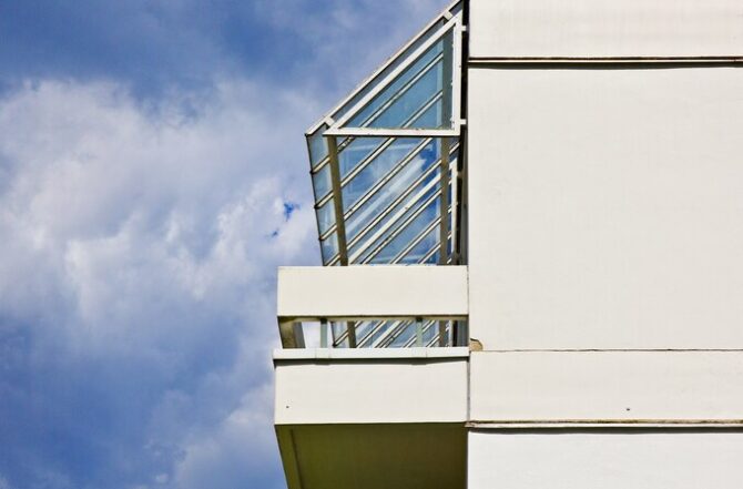 Vidro temperado vs. laminado: qual escolher para sua sacada em Moema?